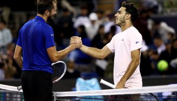 Fran Cerúndolo chocó con el muro de Medvedev en el ATP 500 de Beijing: no pudo imitar a Guillermo Coria y Juan Martín Del Potro
