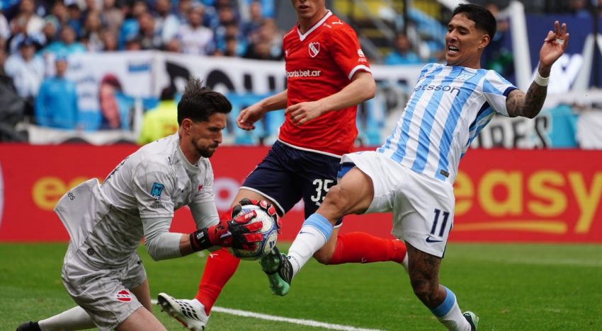 Racing ganaba bien el clásico pero le faltó energía y jerarquía para sostenerlo: el segundo tiempo fue del Rojo y repartieron puntos