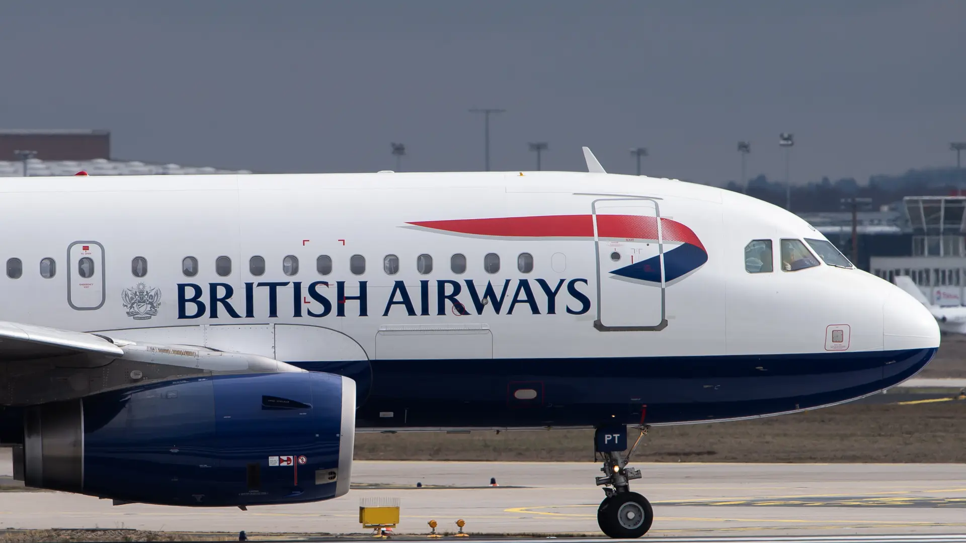 Un avión de British Airways cae más de 8.500 metros y aterriza de emergencia en Londres