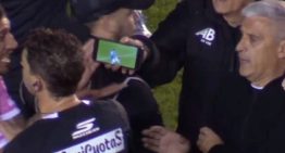 El escándalo del año en All Boys – Godoy Cruz: tras la represión policial, Lamolina anuló un penal porque le mostraron un video por celular