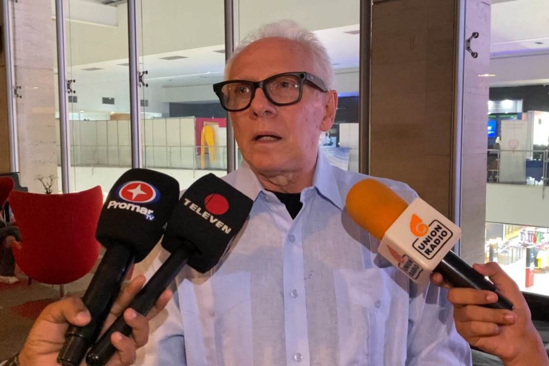 Luigi Pisella, expresidente de Conindustria, declara ante micrófonos de prensa