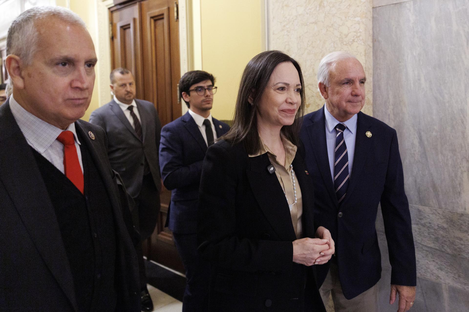 María Corina Machado con los congresistas Mario Díaz-Balart y Carlos Giménez en el Capitolio de EEUU