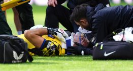 Qué le pasó al Dibu Martínez: un fuerte choque lo mandó al hospital durante el partido entre Chelsea y Everton