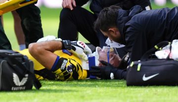 Qué le pasó al Dibu Martínez: un fuerte choque lo mandó al hospital durante el partido entre Chelsea y Everton