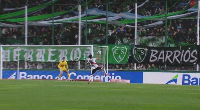 La mano de la polémica en Junín: el VAR le anuló un gol a River por un mínimo toque con el puño de Fausto Vera que generó muchas dudas