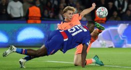 Willian Pacho se jugó la vida en PSG vs Barcelona: la brutal patada que lo dejó al borde del nocaut en la Champions