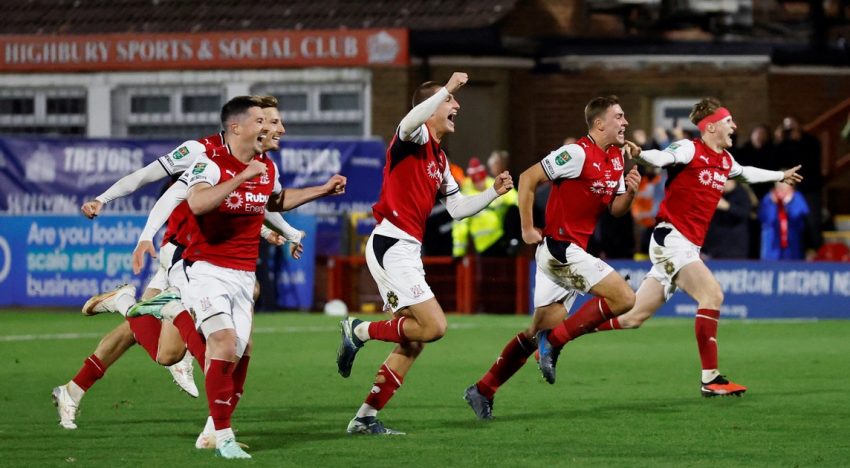 Batacazo histórico en Inglaterra: Fleetwood Town eliminó al Arsenal de la Copa de la Liga y firmó una de las sorpresas del siglo