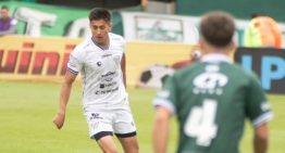Ferro sufrió un gol a los 13 segundos, terminó goleado por Chaco For Ever y dejó en suspenso la vuelta a Primera tras 26 años