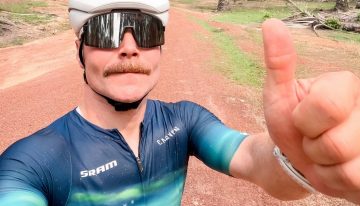 La increíble travesía de Valtteri Bottas: viajó más de 400 kilómetros en bicicleta de Sepang hasta Singapur para correr en la Fórmula 1