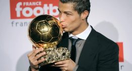 Cristiano Ronaldo ganó el Balón de Oro «de todos los tiempos»: a qué Lionel Messi venció en una polémica votación que permitía pagar y elegir más de una vez
