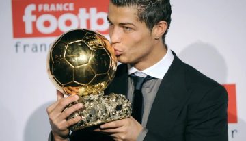 Cristiano Ronaldo ganó el Balón de Oro «de todos los tiempos»: a qué Lionel Messi venció en una polémica votación que permitía pagar y elegir más de una vez