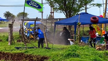 Accidente y milagro en el TCR South America: un auto chocó contra la contención, voló una rueda y le pegó a un hombre que hacía un asado